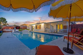 Sleeps 12! Pool~Grill~Games~Gym~Cozy Backyard - Image 5