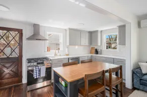 2BR Steps to Oakland Beach Near Airport - Image 3