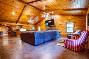 The Honey Hole Hideaway - Image 4