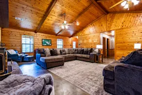 The Honey Hole Hideaway - Image 3