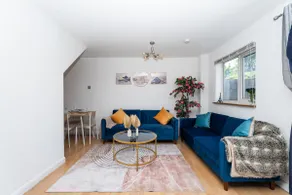 Homely Hornchurch - 5 Bed House - Image 3