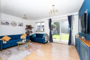 Homely Hornchurch - 5 Bed House - Image 2