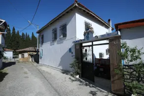Village House with Garden Close to the Sea - Image 2