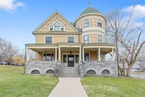 Westcott 2BD Apt in Mansion, minutes from SU & JMA Dome - Image 3