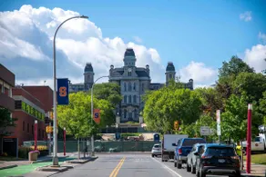Westcott 2BD Apt in Mansion, minutes from SU & JMA Dome - Image 2