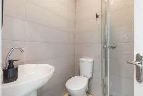 F5 Modern Studio Flat - Prime TV - Parking - Wi-Fi - Image 3