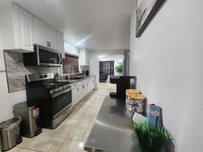 4 Bedroom & 3 Bathrooms. By Freeway. FREE Coffee - Image 2