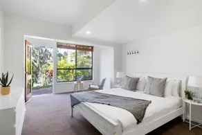 Waterfront Retreat Hideaway - Image 3