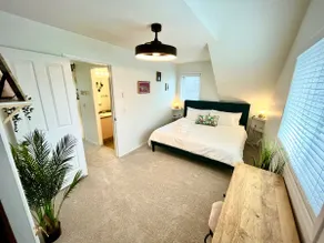 Private guesthouse close to DT | KING bed | patio - Image 4