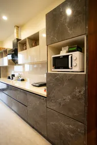 Luxury 3BHK I PetOKI AC-Kitchen-Balcony-Netflix-CarPark - Image 3