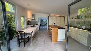 Exclusive architectural house: pool & private entrance - Image 4