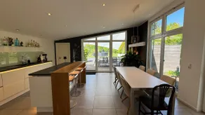 Exclusive architectural house: pool & private entrance - Image 5