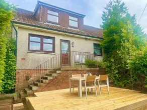 Spacious 4-Bedroom home with Garden & Parking - Image 2