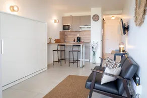 Waterfront Studio, Boulevard du Midi, Terrace, Parking - Image 4