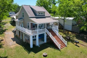 Spacious Split-Level Retreat| Sleeps 11 - Image 2