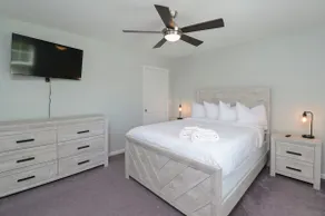 Spacious Split-Level Retreat| Sleeps 11 - Image 3