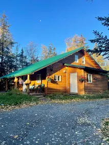 Hope's Hideaway Alpenglow Cottage in Hope, Alaska - Image 2