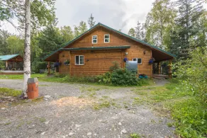 Hope's Hideaway Alpenglow Cottage in Hope, Alaska - Image 3