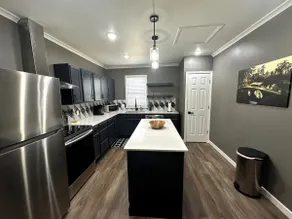 Modern Industrial Studio | Central Location - Image 3