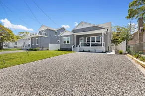 Bay Breeze Cottage - Brand New! - Image 2