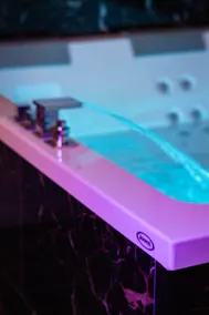 Jacuzzi® - The Street Heart - FloBNB - Image 3