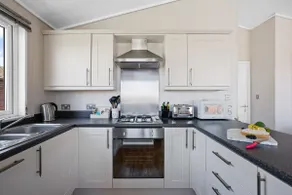 Spacious lodge for 6 - nr Woolacombe - Image 3