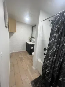 Private Room with Driveway Parking - Image 4