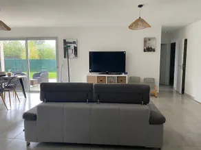 Charming, spacious and bright home - Image 2