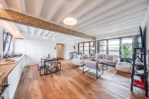 Luxe Penthouse with Balcony & Parking Near Greenwich - Image 2