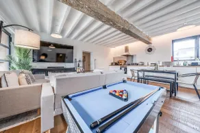 Luxe Penthouse with Balcony & Parking Near Greenwich - Image 5