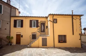 Elegant residence in the historic center, 10 minutes from the spa - Image 2