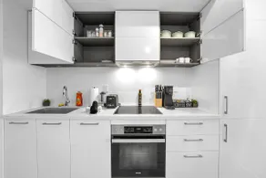 Cozy Condo Near Restaurant TTC - Image 2