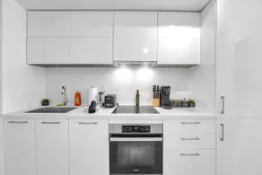 Cozy Condo Near Restaurant TTC - Image 5