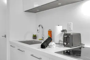 Cozy Condo Near Restaurant TTC - Image 3