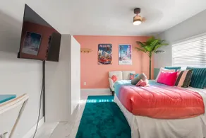 Studio | AirFryer | TV | Parking | AirportFLL | QueenBed - Image 3