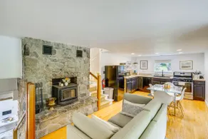 Private cottage close to shopping dining and skiing - Image 2
