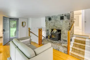 Private cottage close to shopping dining and skiing - Image 3