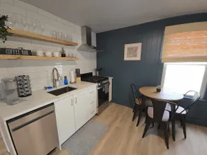 Modern Apt in Walker's Point - Image 3