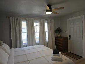 Modern Apt in Walker's Point - Image 5