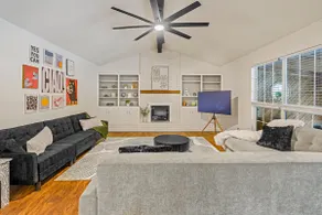 Pool House | Hot tub | Close to DT| Airport|Lounge - Image 3