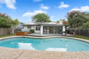 Pool House | Hot tub | Close to DT| Airport|Lounge - Image 1