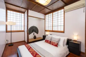 Okinawa Yomitan Village, 3-minute walk to the beach, spacious 7-room old house holiday villa, up to 14 people, enjoy the luxury historical style space - Image 5