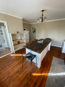 Quaint & Cozy Vintage Apartment - Image 2