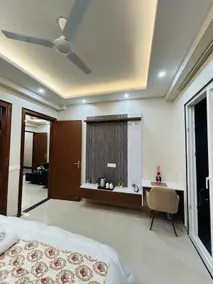 Luxury 1 BHK Serviced Apartment Near Mall FiftyOne - Image 3