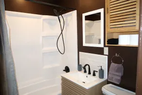 DT Location W Washer and Dryer. Fully Renovated. - Image 4