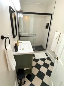 Fully Renovated South Roanoke Apartment - Image 5