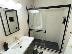Fully Renovated South Roanoke Apartment - Image 4