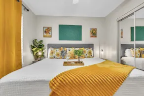 Gym, Crib, EV,- 8 mins to Downtown/Airport - Image 4
