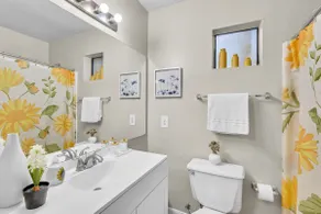 Gym, Crib, EV,- 8 mins to Downtown/Airport - Image 5