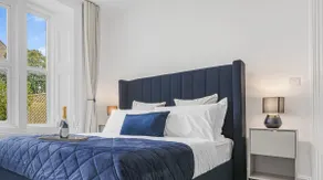 Luxury 3-Bed in Cirencester, Parking & EV Charger - Image 3